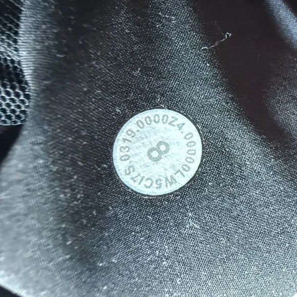 Lululemon on the fly 7/8 Pant | Size 8 - Picture 4 of 5